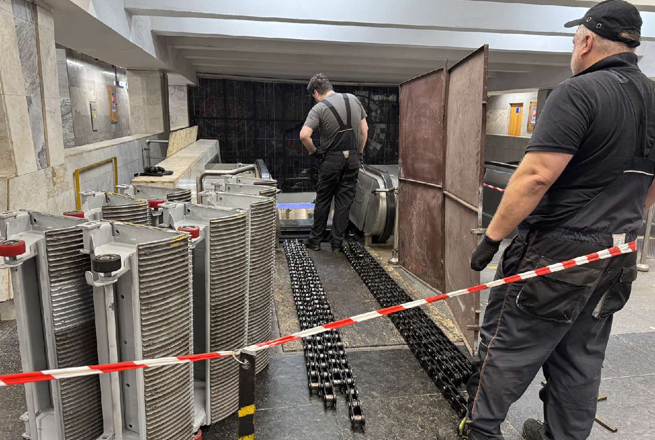 На станції метро "Академіка Барабашова" запустили ескалатор