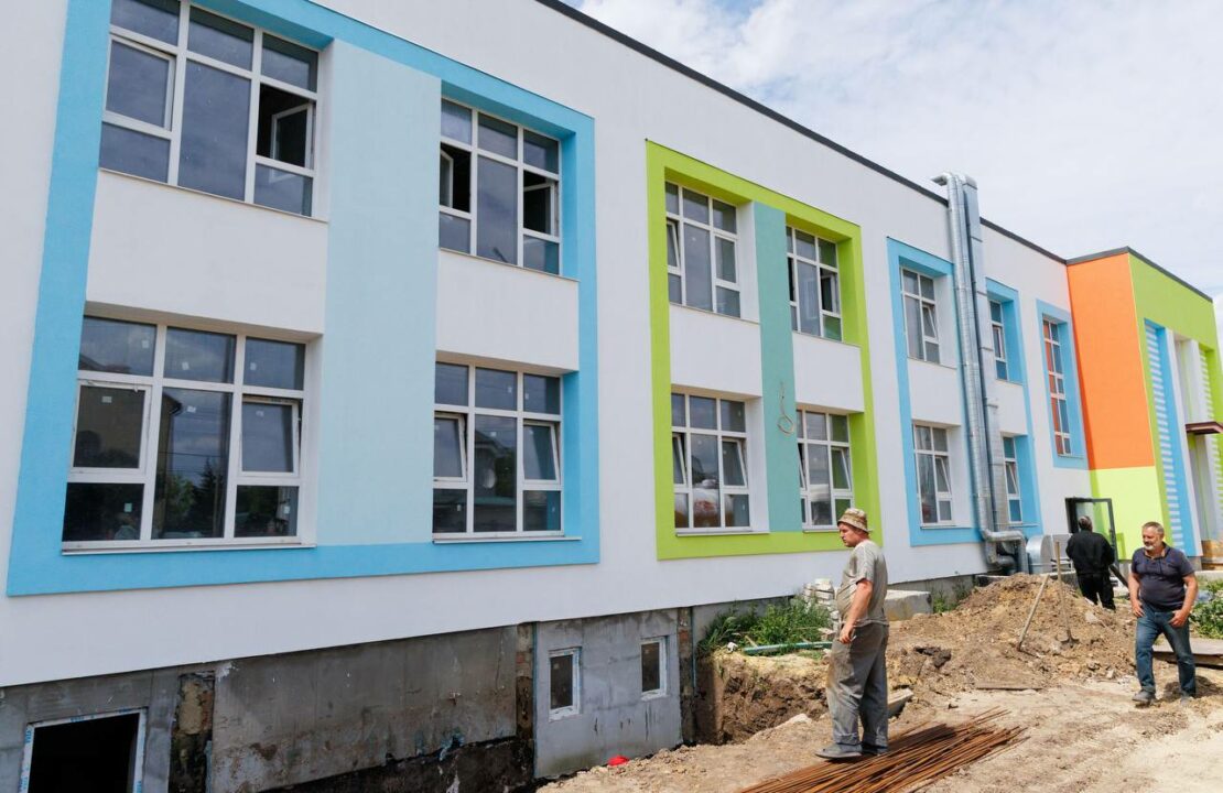У закладах освіти Харківщини облаштовують укриття (фото)