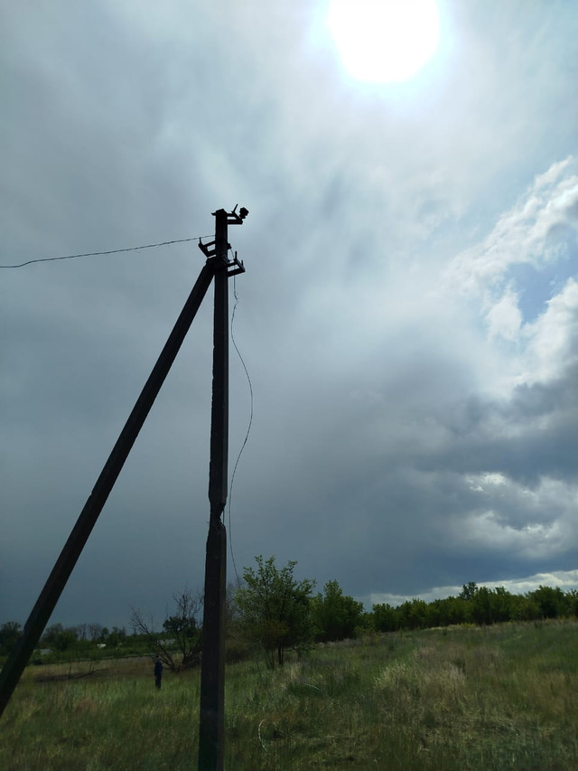 До п’яти сіл на Харківщині повернули світло після обстрілів