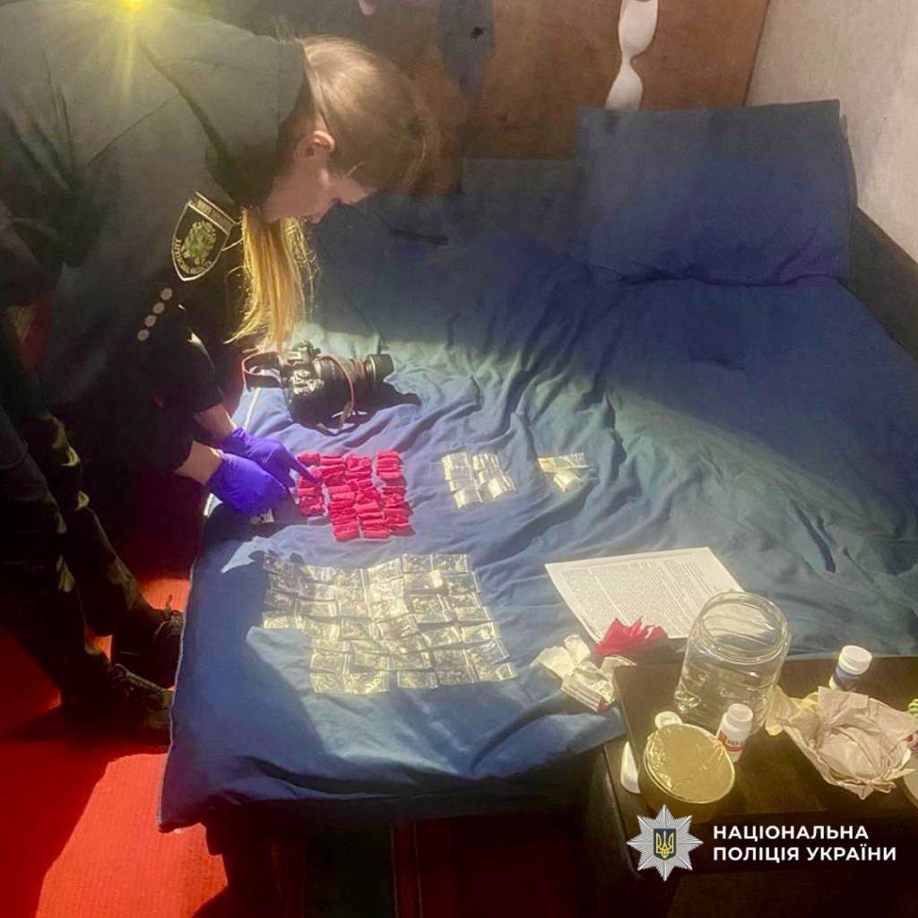 Мешканку Харківщини затримали за торгівлю небезпечними психотропами