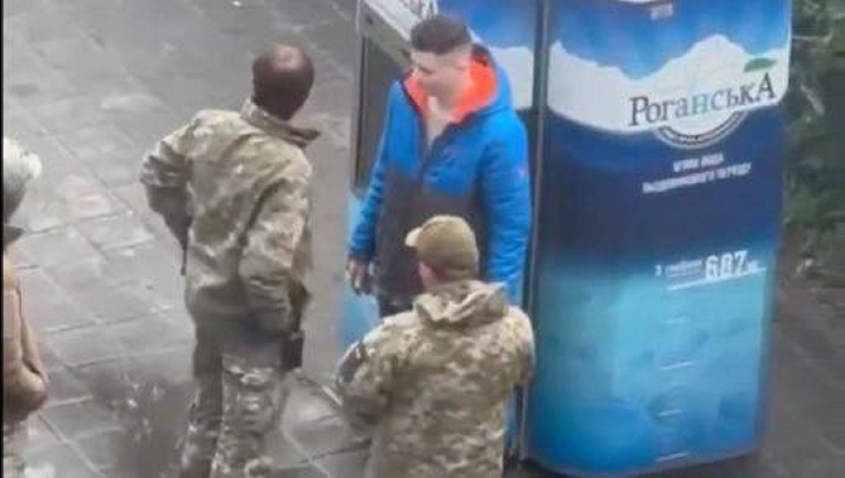 Співробітник ТЦК, який побив вчителя у Харкові, переведений до військової частини