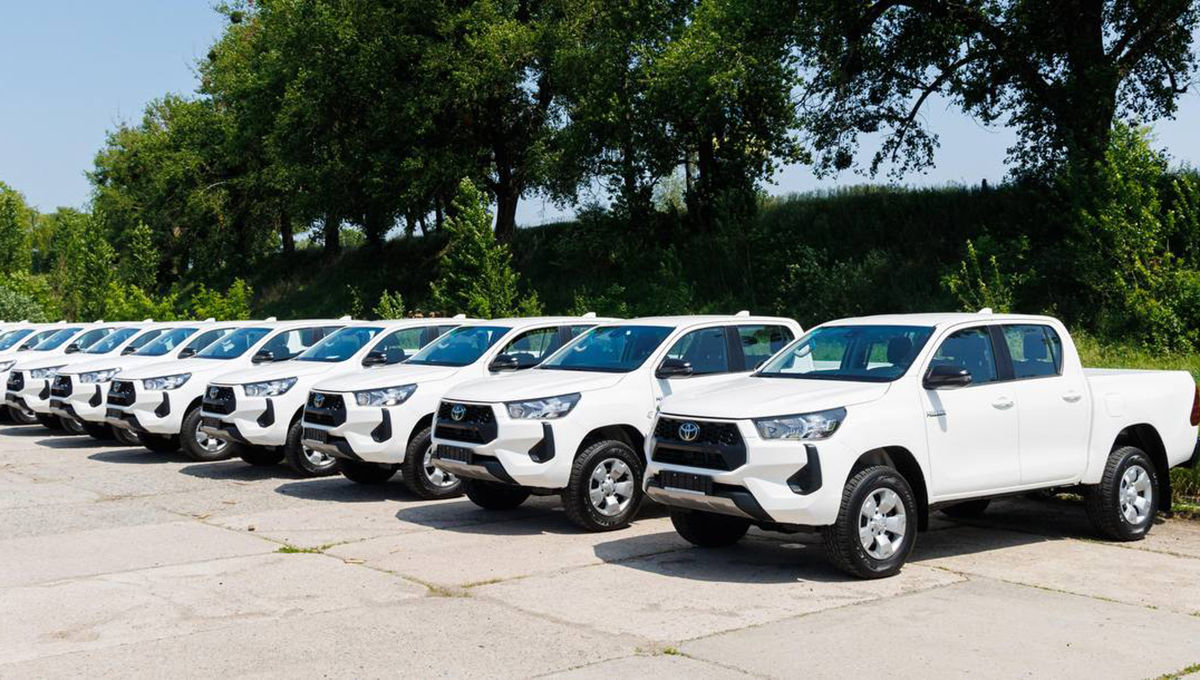Захисники Харківщини отримали 13 пікапів