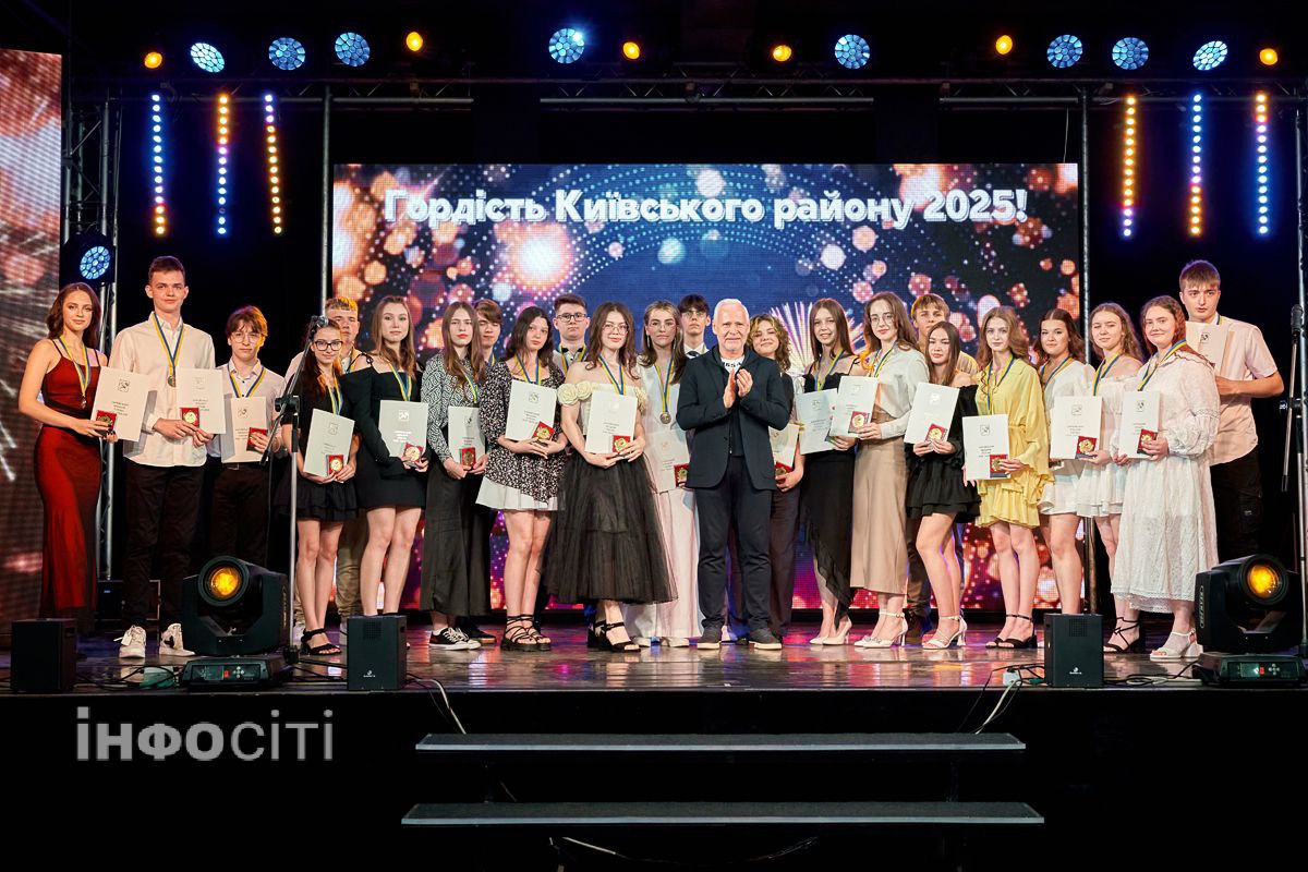 Одинадцятикласники Київського району відсвяткували випускний (фото)