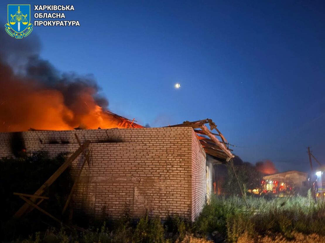Після нічної атаки дронів є постраждалі у передмісті Харкова (фото)