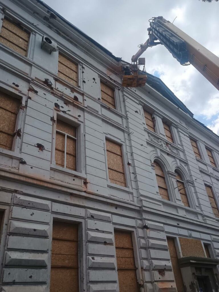 У Харкові закрили контури 64 будинків, понівечених обстрілами
