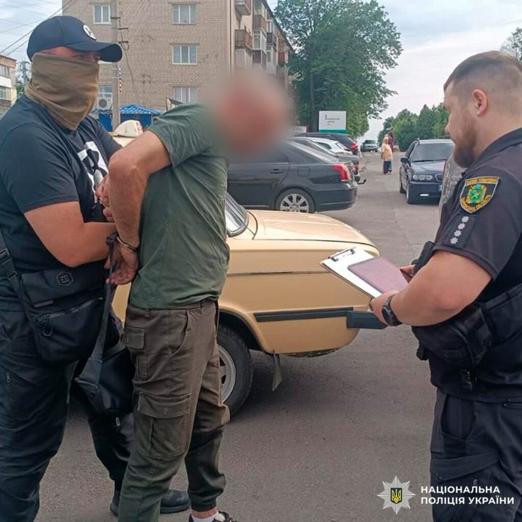 На Харківщині затримали двох закладників вбивчої «солі» (фото)
