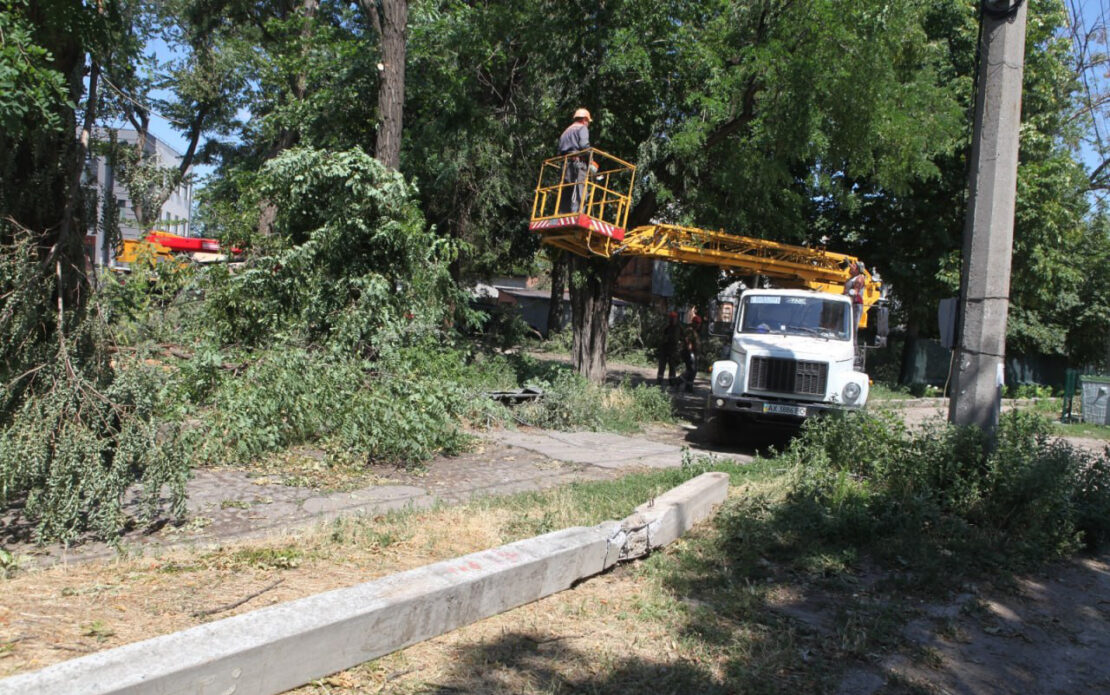 Понад 600 харків'ян залишаються без світла через негоду