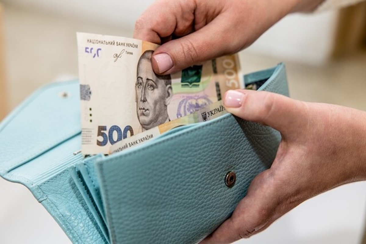 Жителька Харківщини отримувала виплати ВПО замість померлої матері