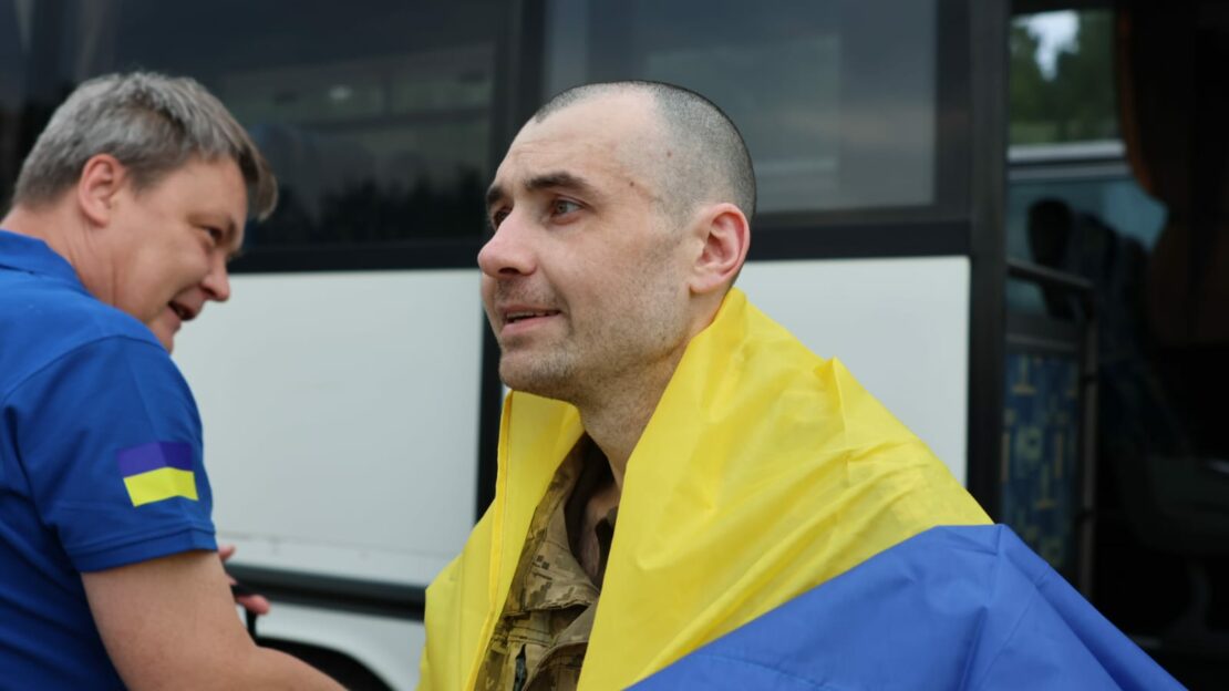 З російського полону повернули українських захисників та цивільних (фото)