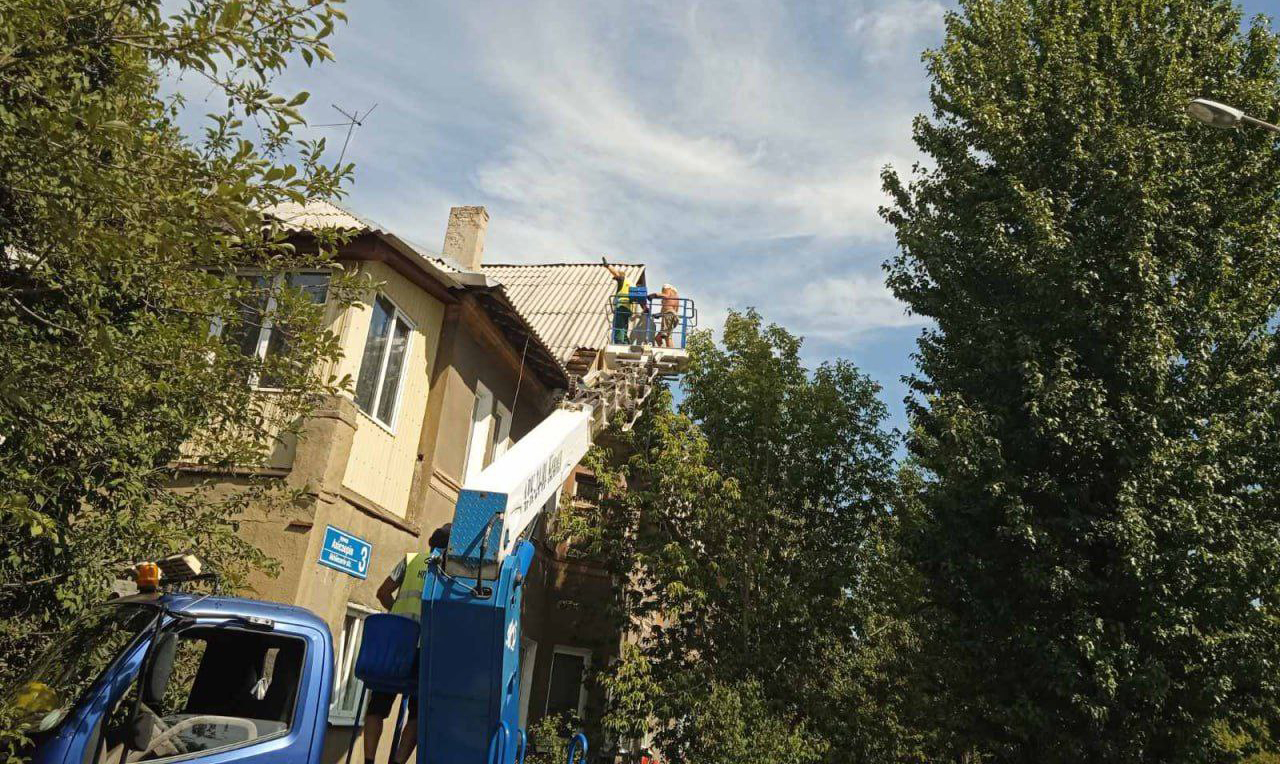 У Харкові комунальники усунули наслідки буревію