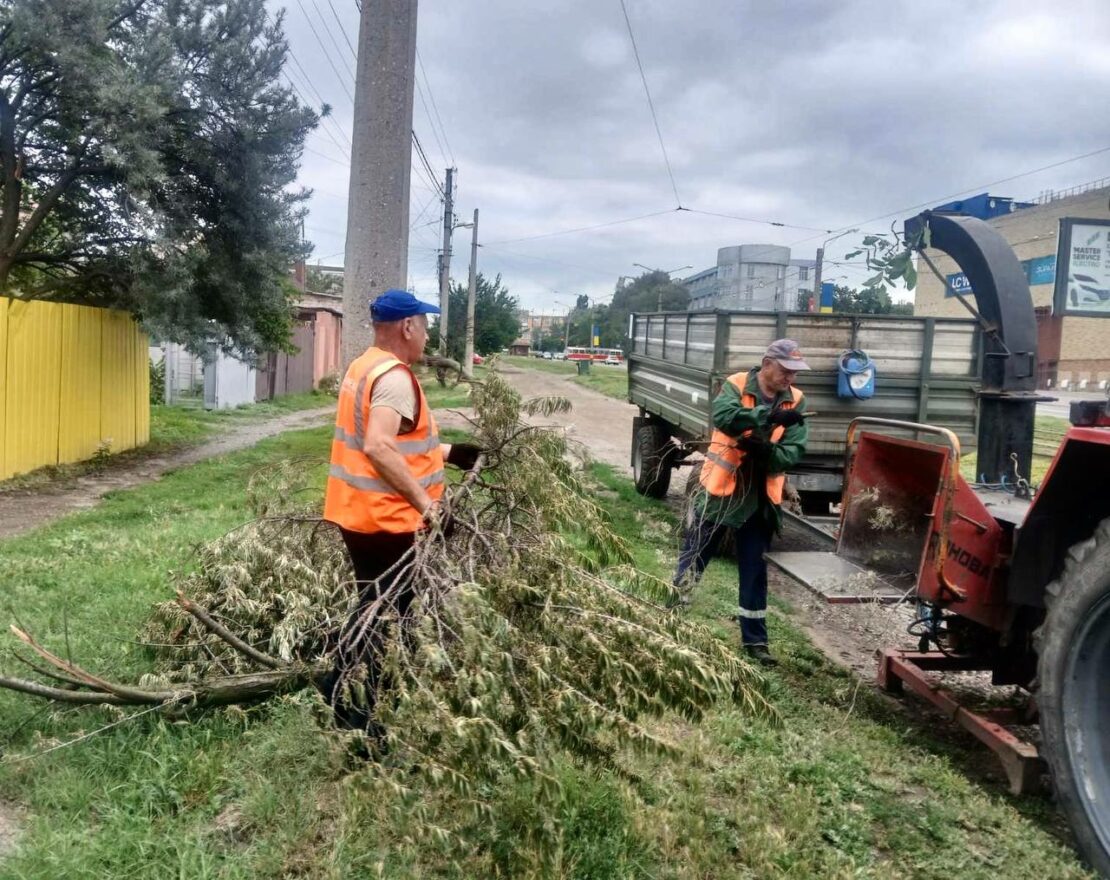 Харківські комунальники наводять лад у приватному секторі (фото)