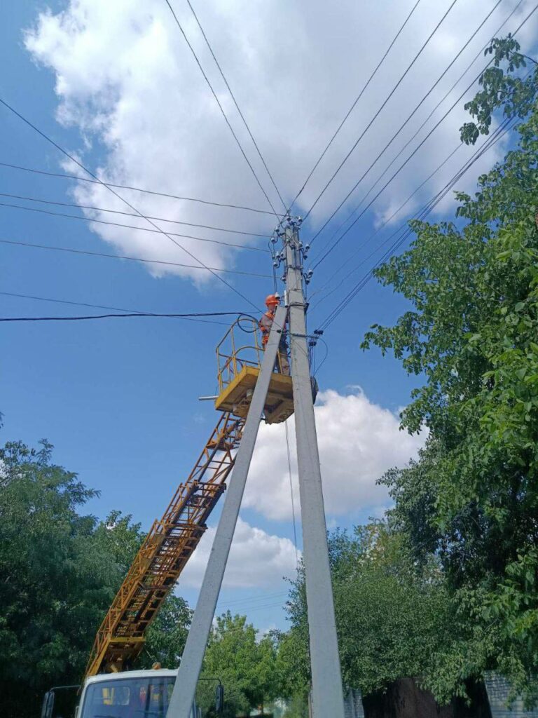 У Харкові впорядковують вуличне освітлення (фото)