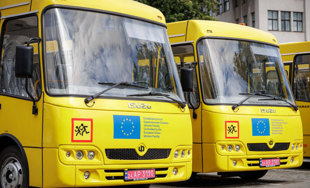 Заклади освіти Харківщини отримали нові шкільні автобуси