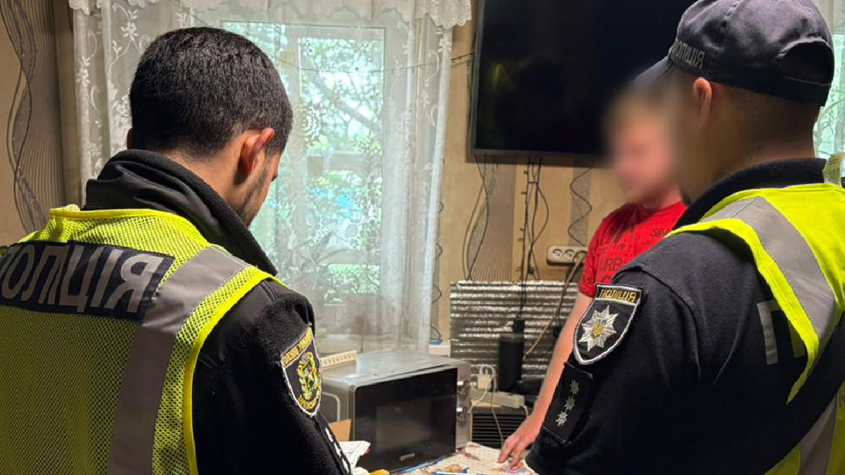 На Харківщині поліцейські оголосили підозру чоловіку, який вдома зберігав набої