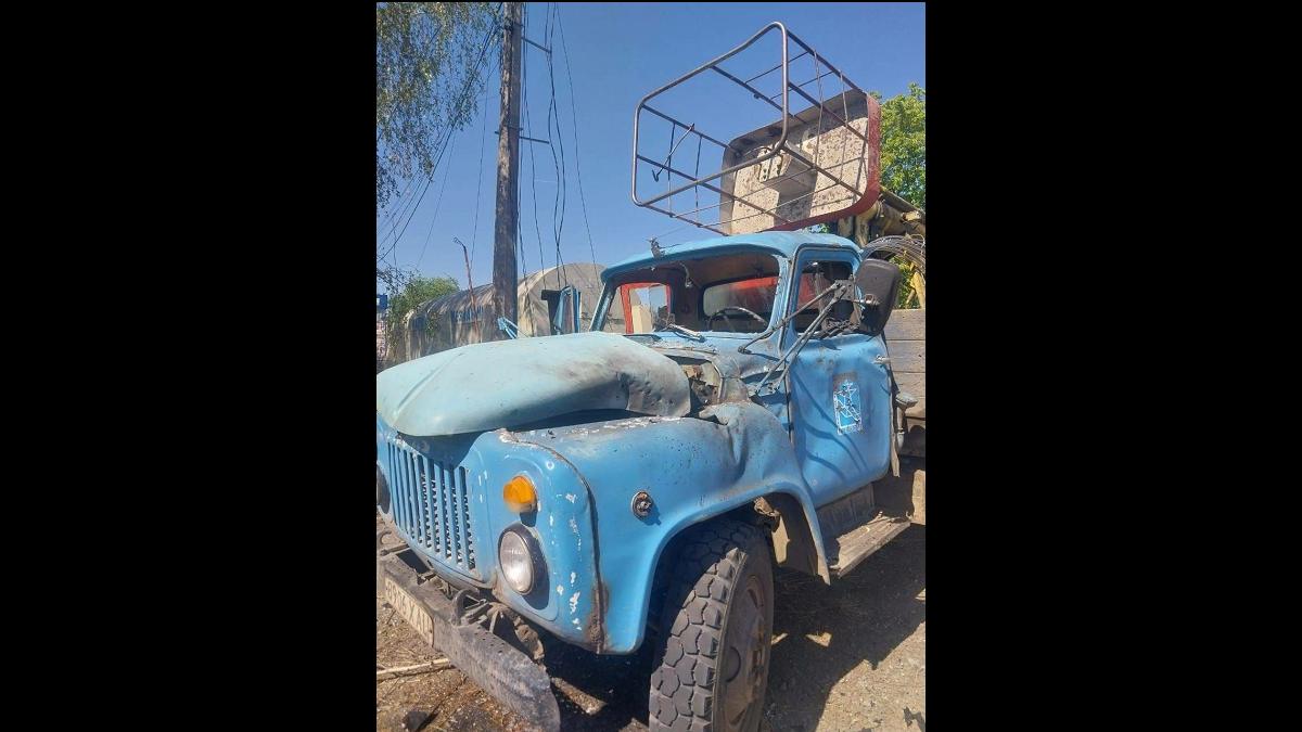 Росіяни влучили дроном в авто енергетиків в Куп'янську