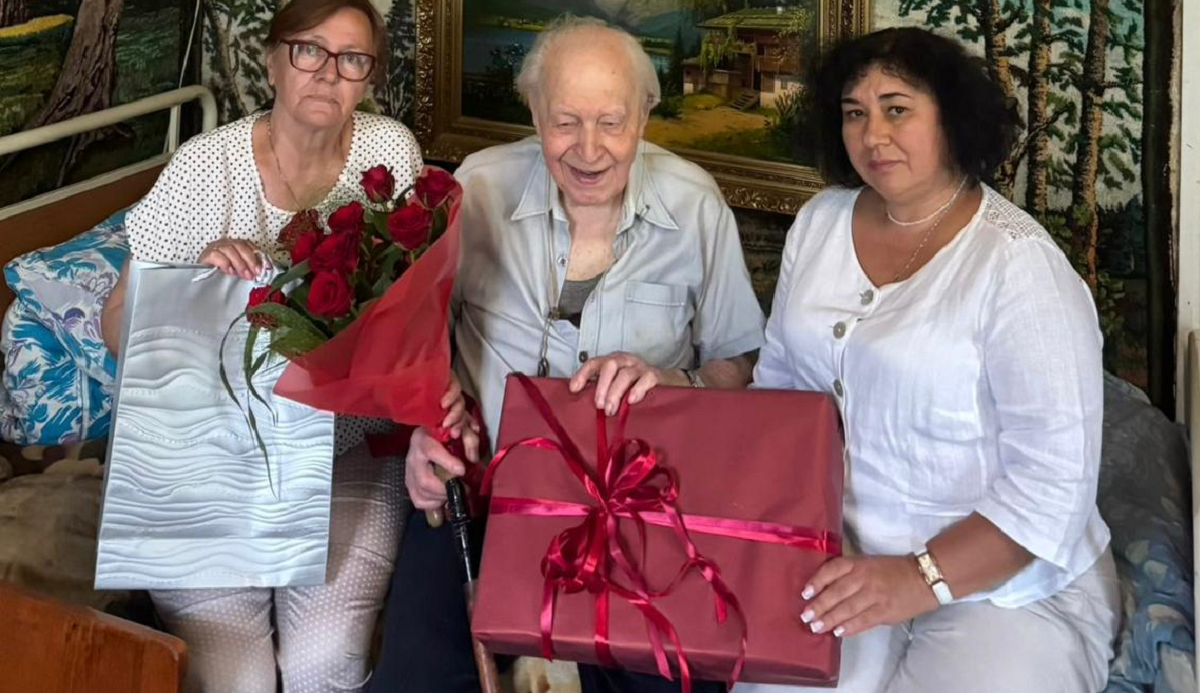 Харків'янина Володимира Гринченка привітали зі 101-им днем народження