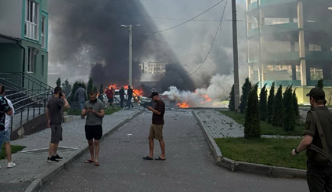 Росіяни скинули дві авіабомби на житловий квартал в центрі Харкова