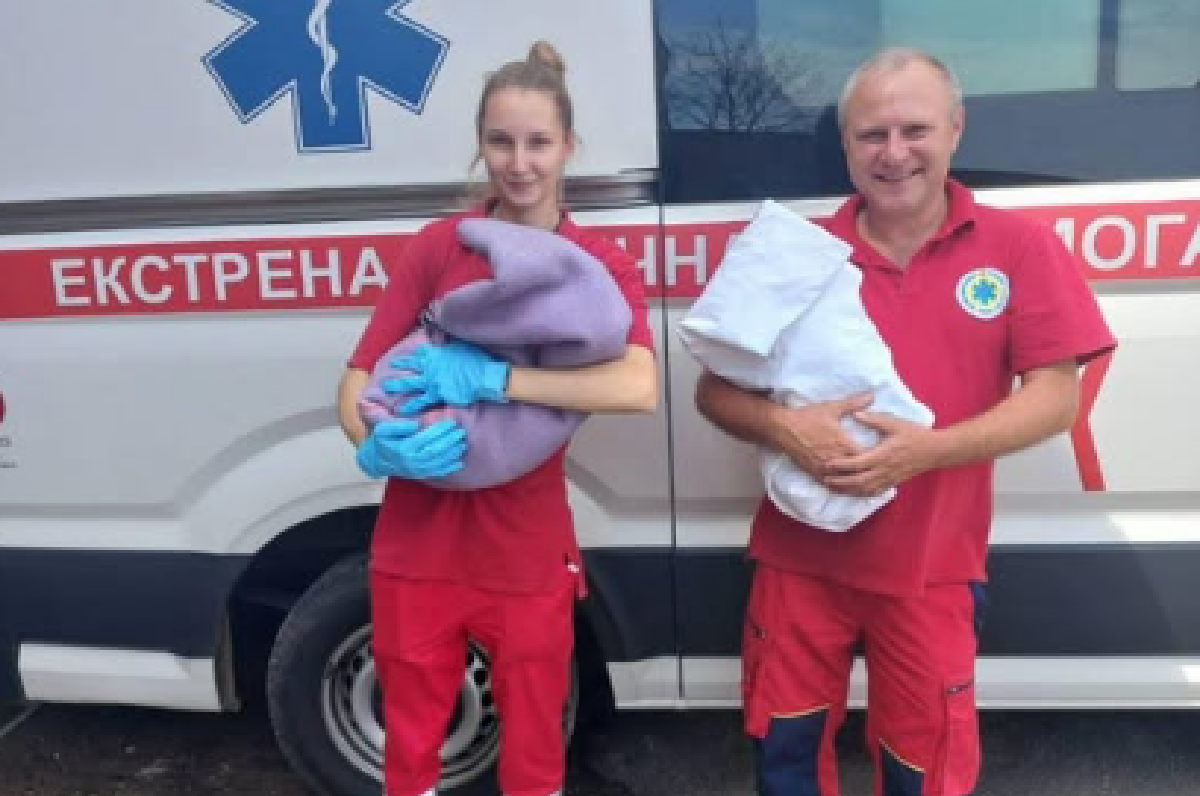 У Харкові жінка народила двійню-поспішайок у швидкій