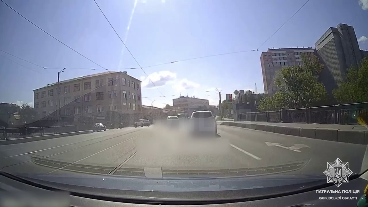 Патрульні по відео в мережі розшукали водіїв-порушників ПДР