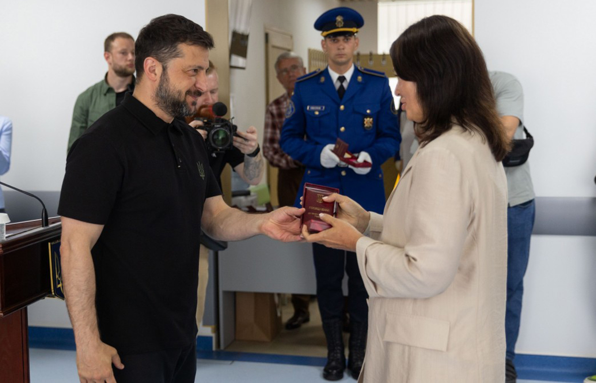 Президент України відзначив харківських лікарів