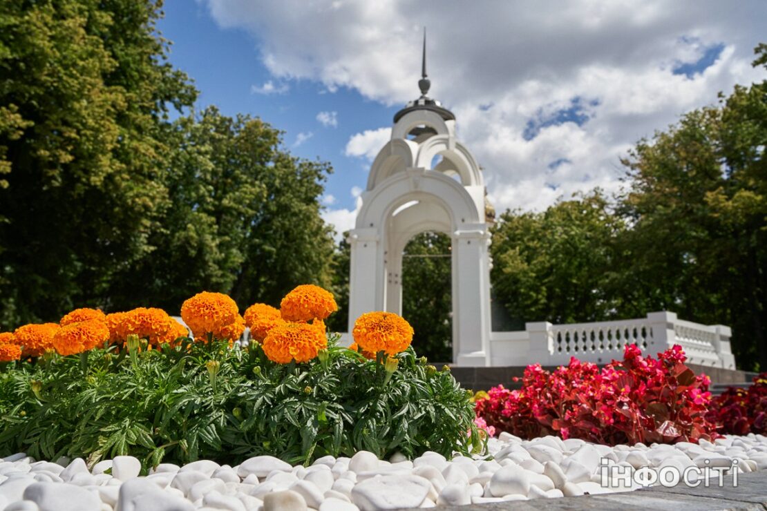 Квітучий Харків у середині літа - фоторепортаж 2025