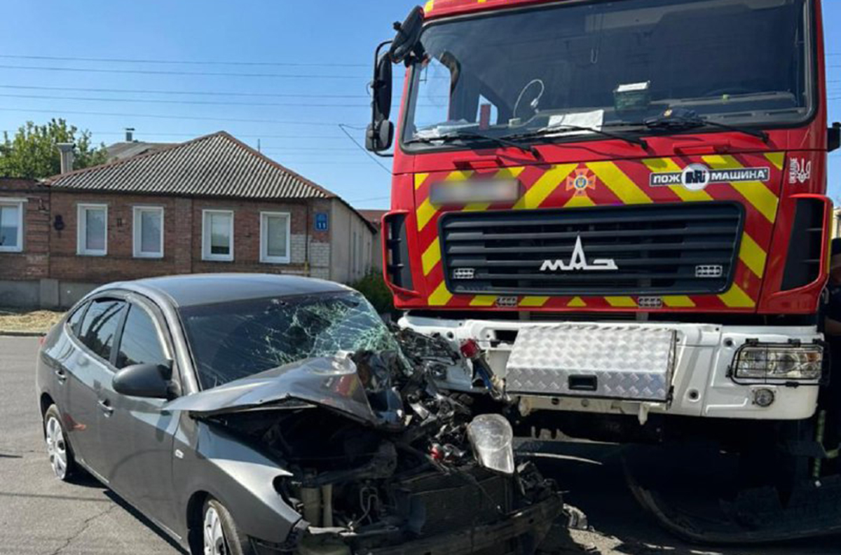У Харкові сталася ДТП з пожежним авто: є постраждалі