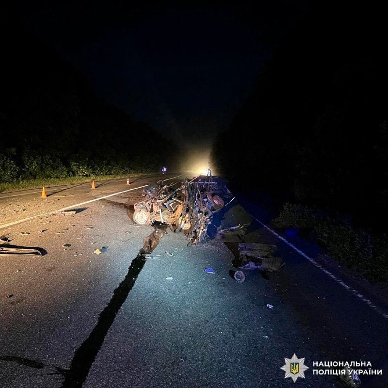 На Харківщині легковик зіштовхнувся з вантажівкою: водій загинув (фото)