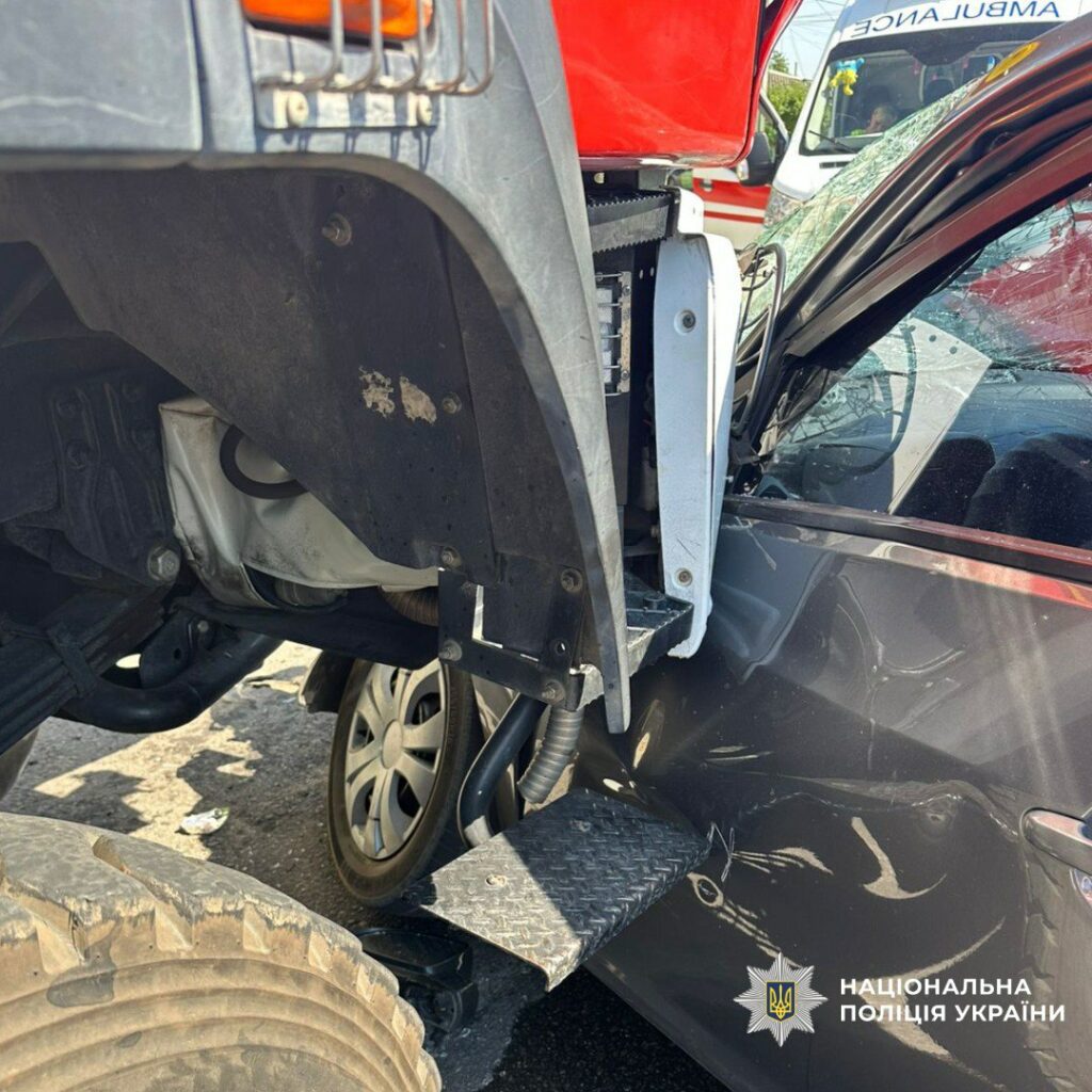 У Харкові сталася ДТП з пожежним авто: постраждала жінка та дитина (фото)