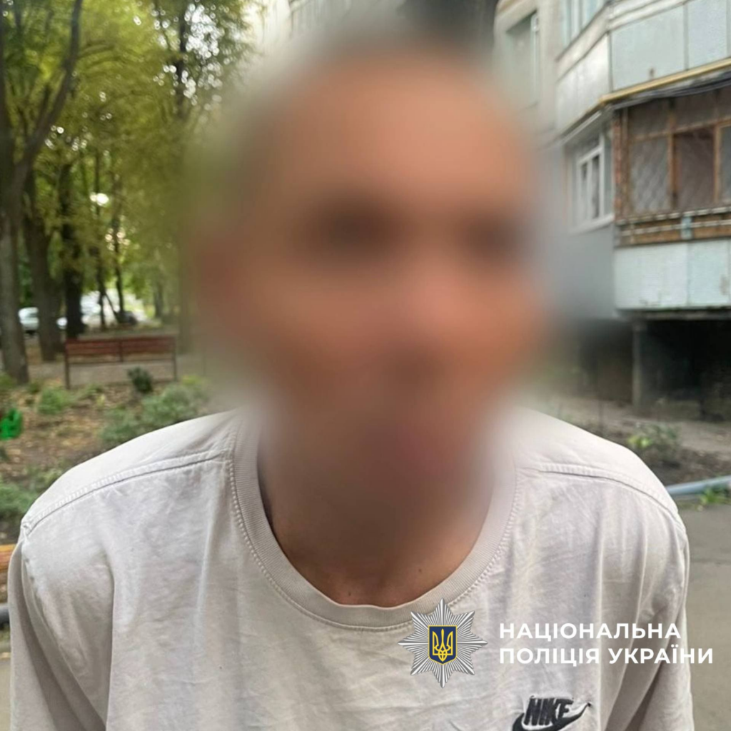 У Харкові чоловік вдерся у квартиру і пограбував жінку