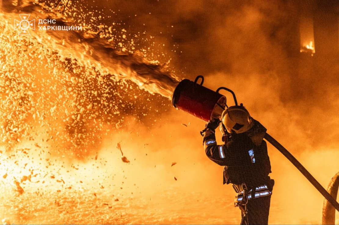 На Харківщині співробітники ДСНС ліквідували масштабну пожежу