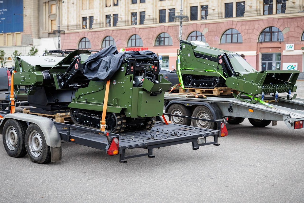 Підрозділам, які боронять Харківщину, передали машини для розмінування