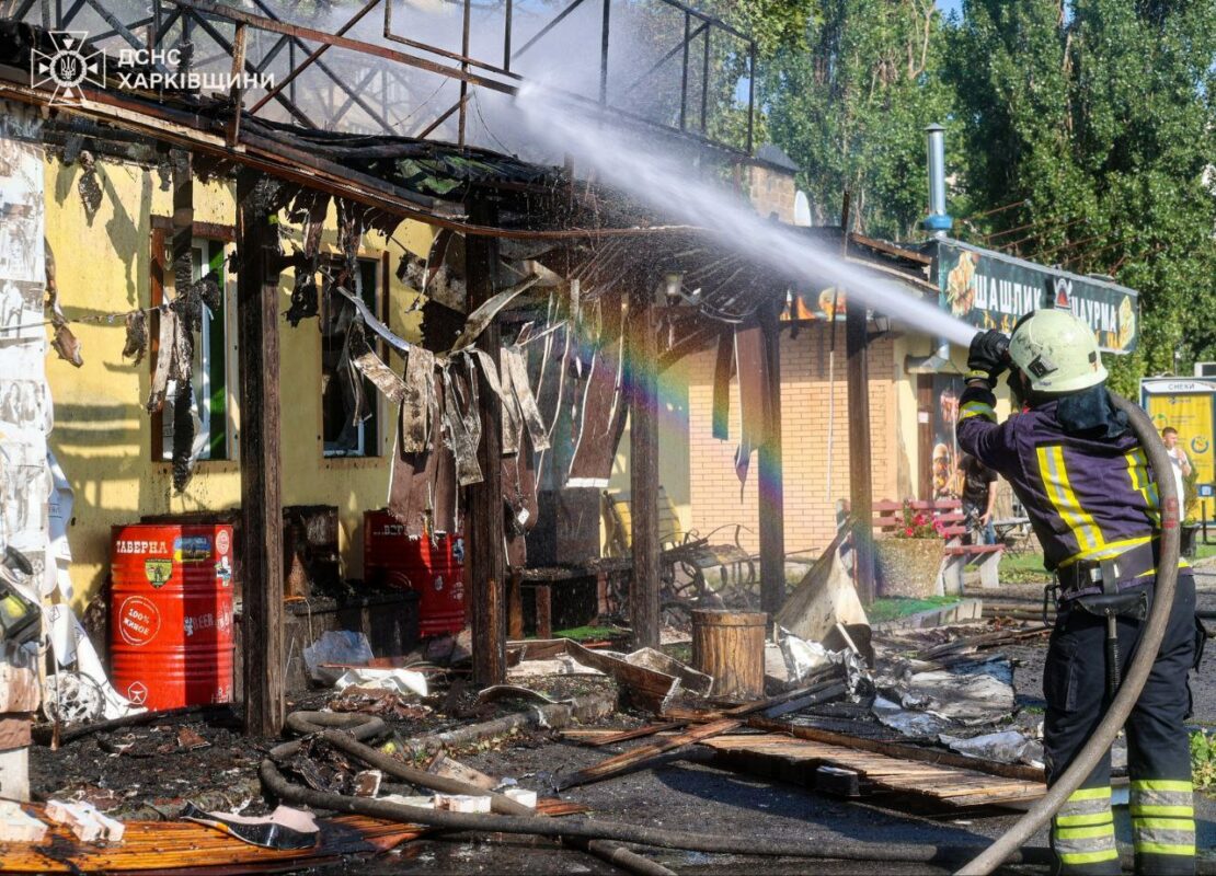 На вулиці Людвіга Свободи у Харкові згоріло кафе (фото)