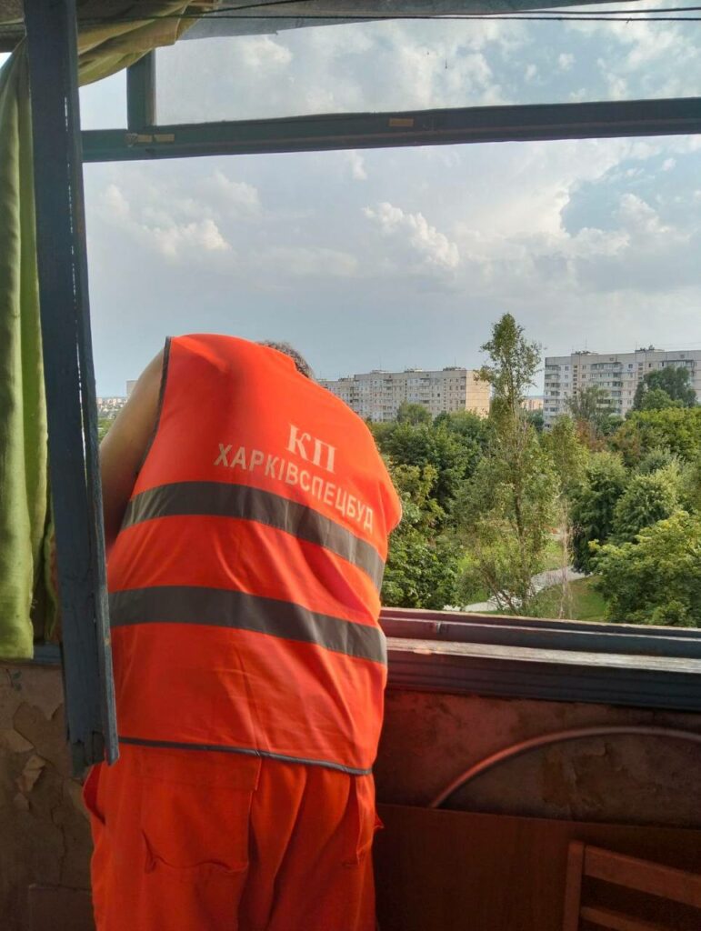 Житловий фонд Харкова відновлюють після обстрілів та негоди (фото)