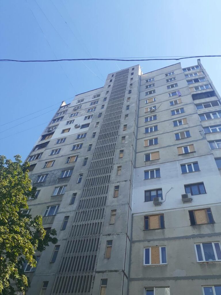 Житловий фонд Харкова відновлюють після обстрілів та негоди (фото)