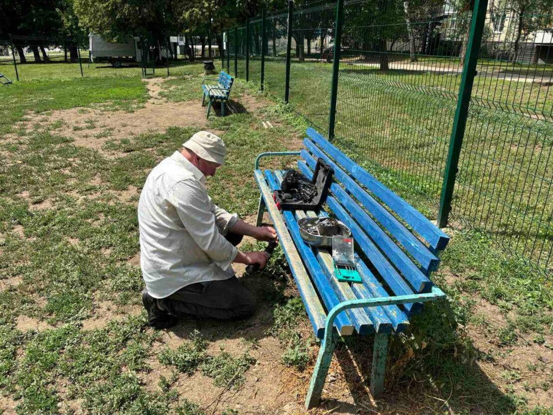У Харкові наводять лад на майданчиках для вигулу собак (фото)