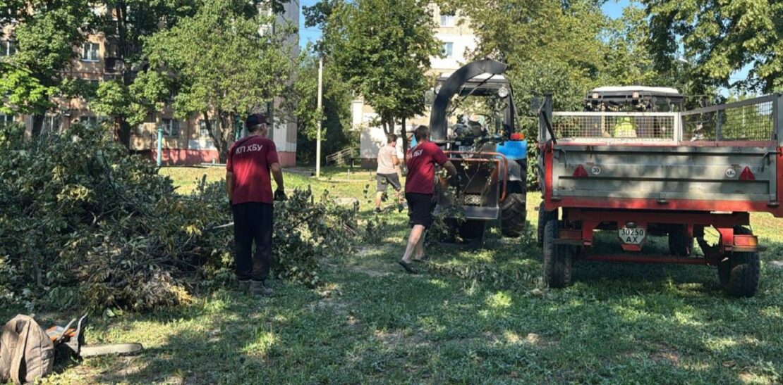 У Харкові продовжують усувати наслідки буревію 12 липня