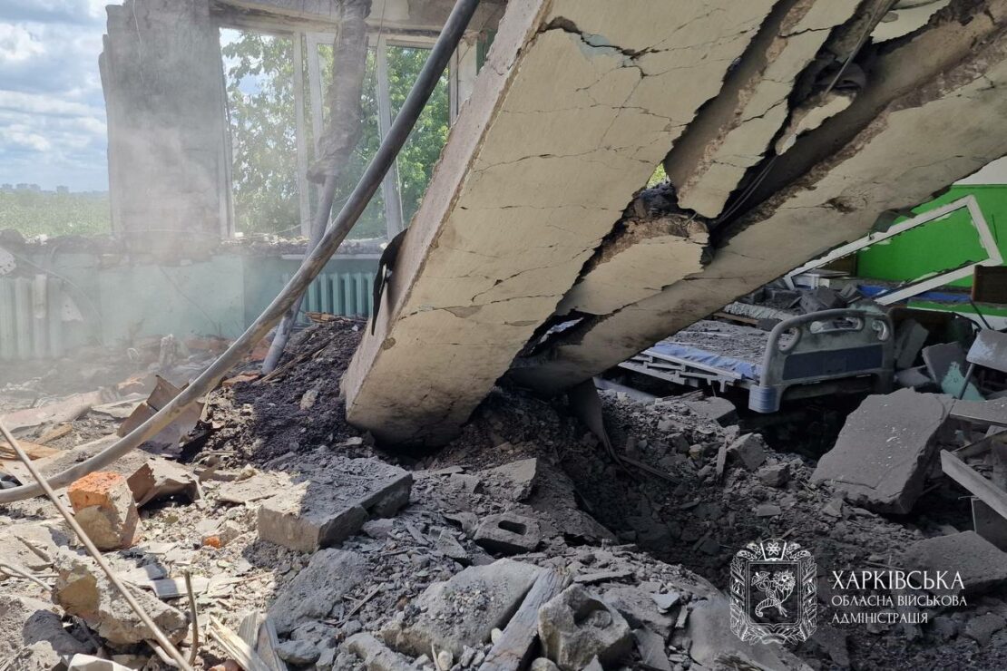 Фото наслідків російського удару по лікарні в Харкові