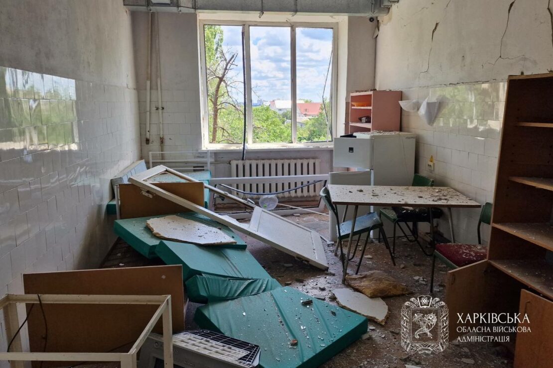 Фото наслідків російського удару по лікарні в Харкові