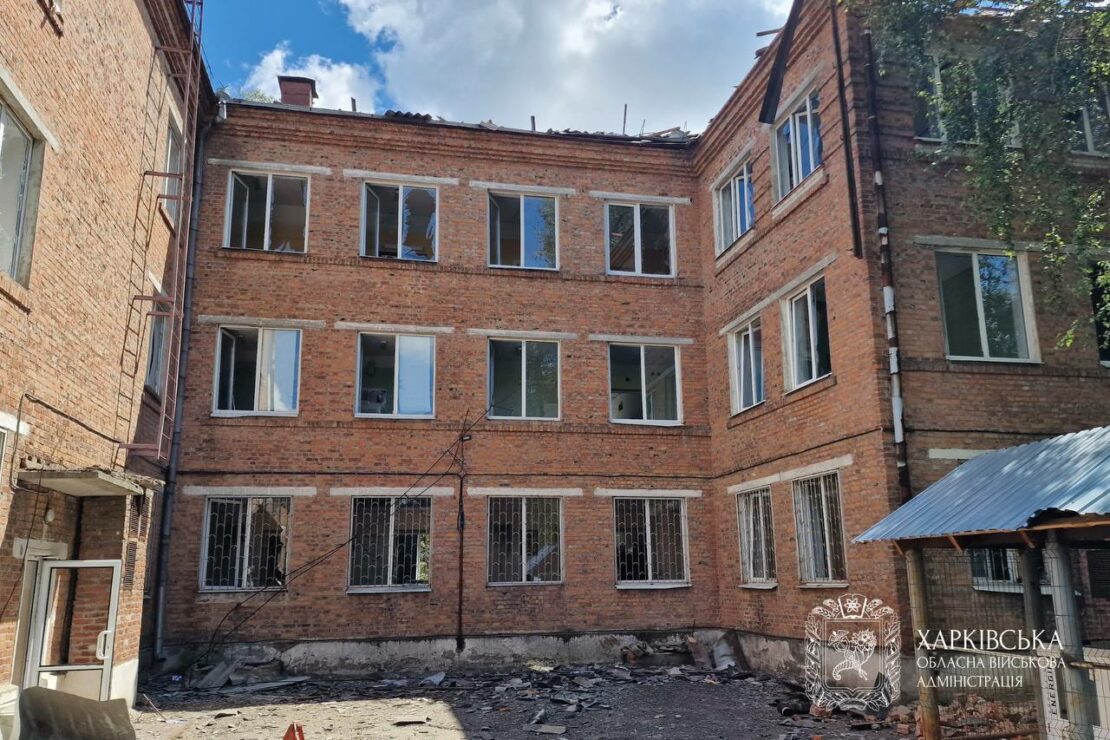 Фото наслідків російського удару по лікарні в Харкові