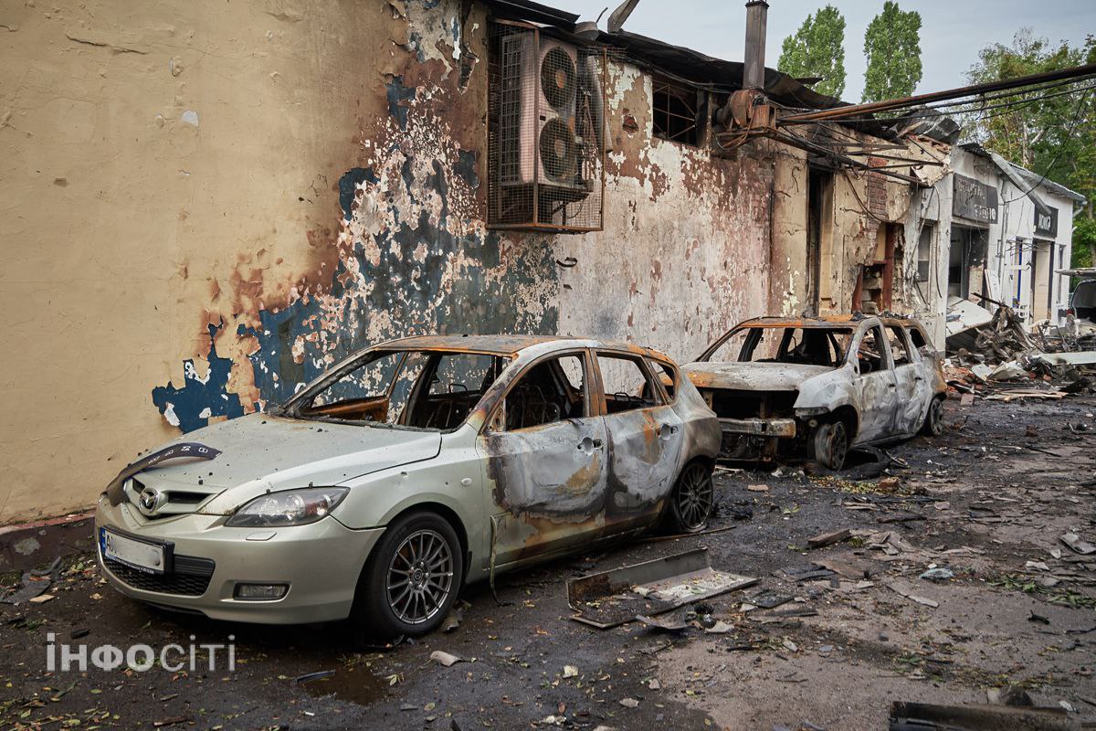 Атака дронів на Харків: пошкоджені будинки, згоріли авто (фото)