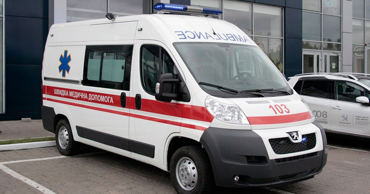 Харківські рятувальники допомогли медикам транспортувати хворого