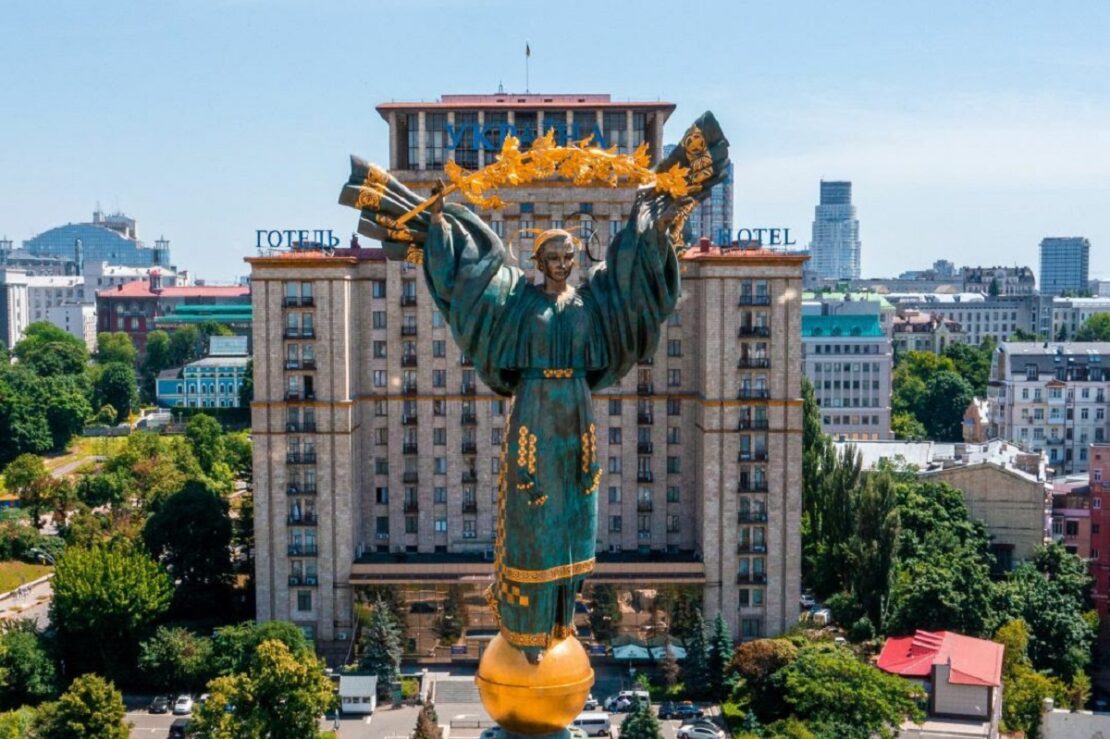 Залужний випереджає Зеленського в рейтингу довіри українців
