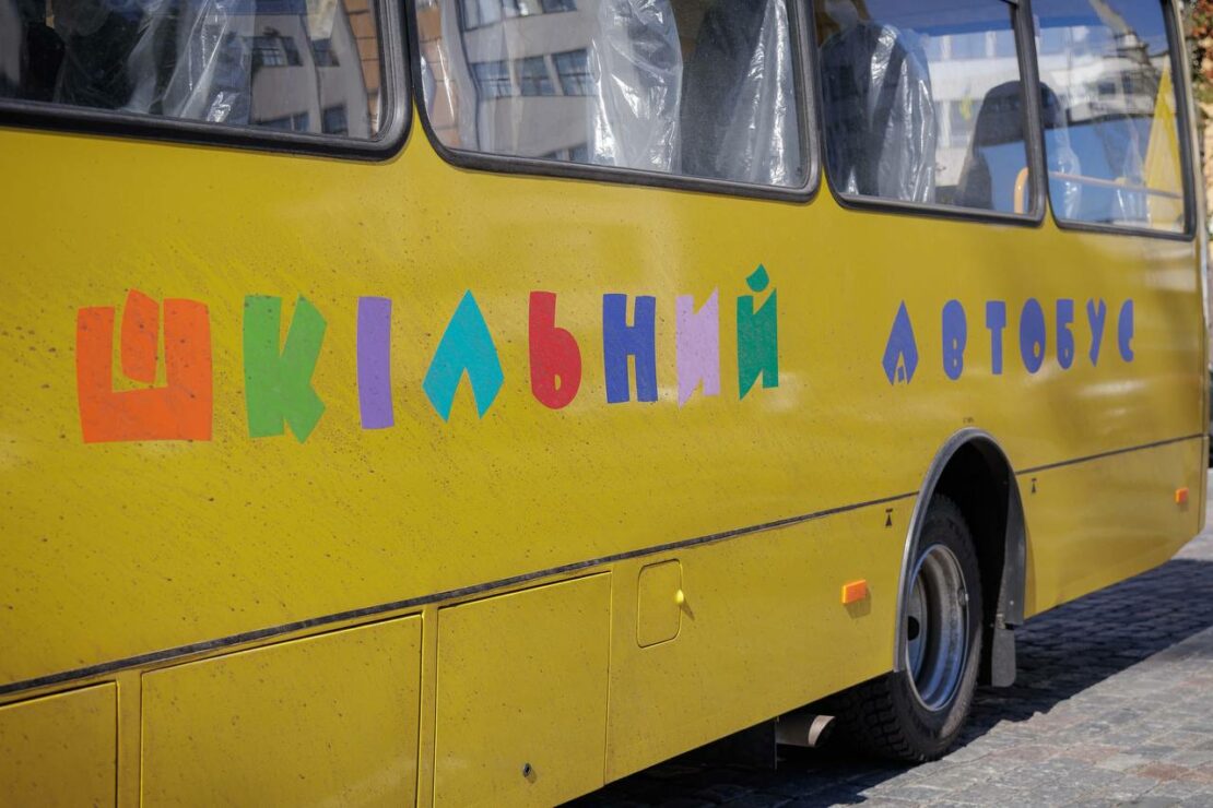 Громади Харківщини отримали нові шкільні автобуси (фото)