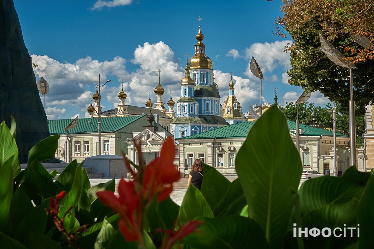 Квітучий Харків у середині серпня - фоторепортаж