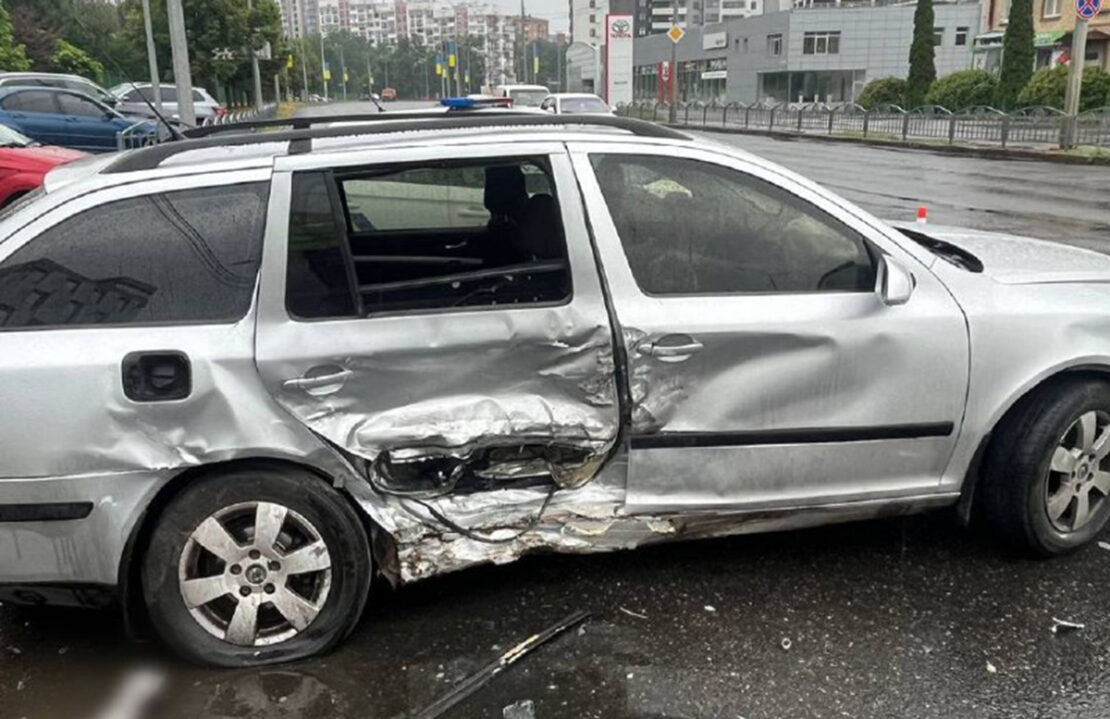У Харкові на вул. Клочківській сталася ДТП: є постраждалі