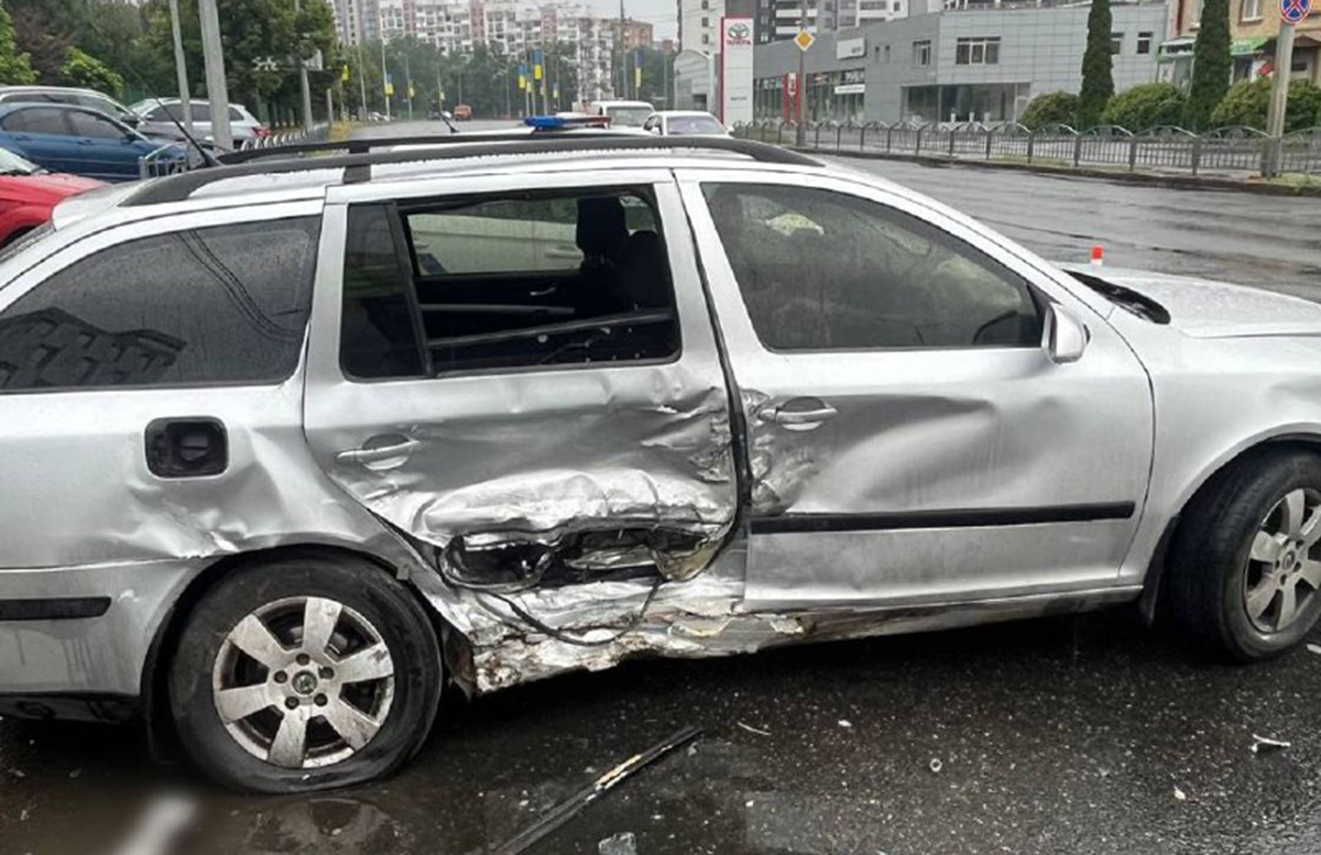 У Харкові на вул. Клочківській сталася ДТП: є постраждалі