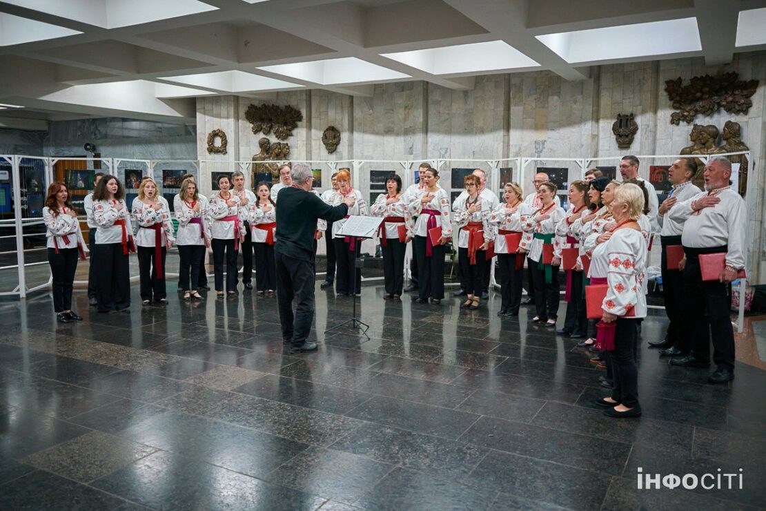 У харківському метро проходять концерти та виставки (фоторепортаж)