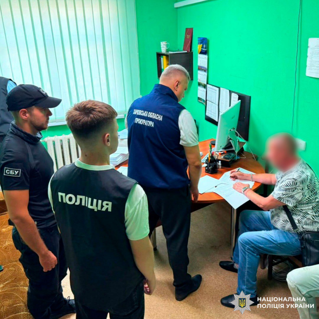 На Харківщині поліцейські викрили схему фіктивного працевлаштування у медзакладі
