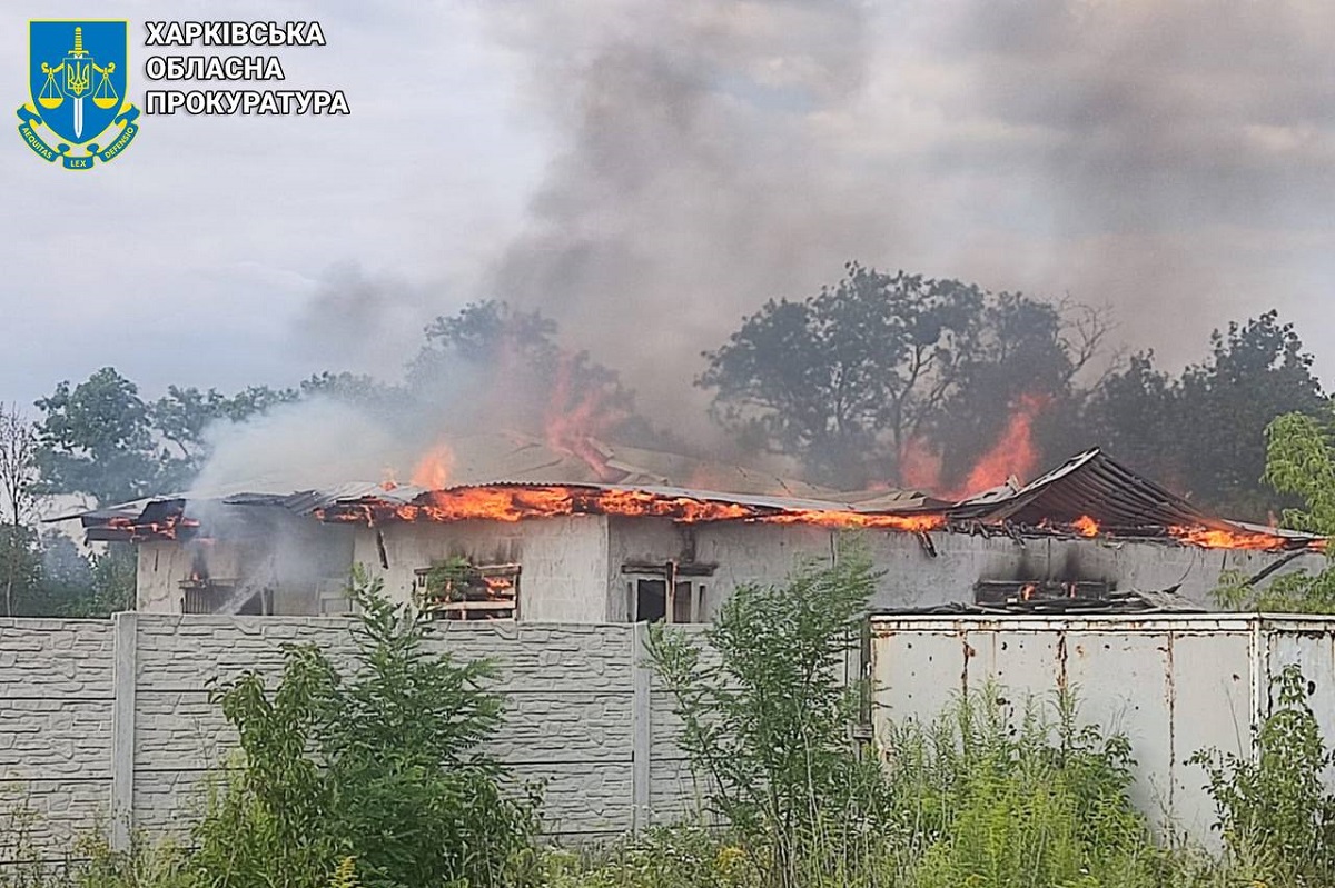 Обстріли Харківщини: двоє постраждалих, сталися пожежі