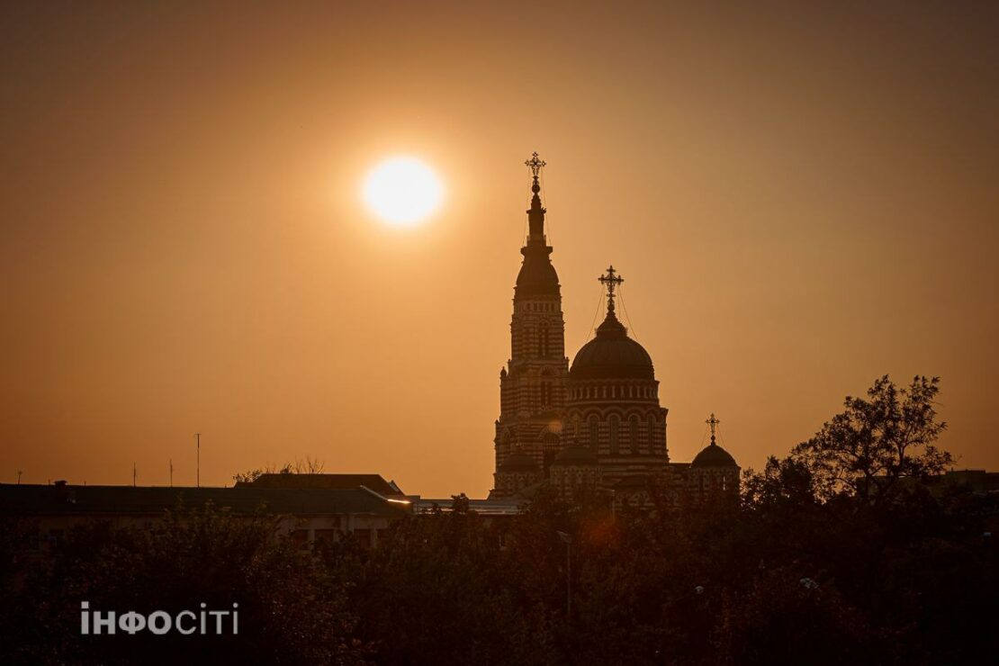 Захід сонця у Харкові (фото)